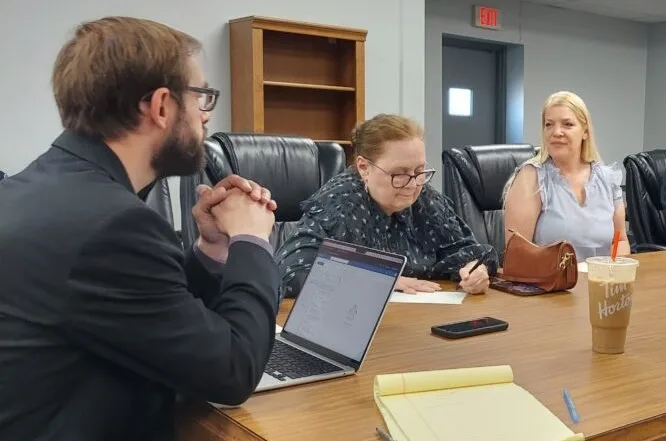 Ruling backs Munson in city benefits battle